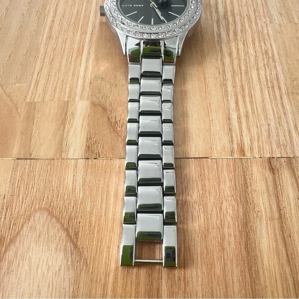 Anne Klein ladies black dial silver tone dress watch NEW BATTERY